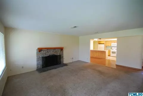 3024 E Grove Ave, Visalia, CA 93292 photo 5