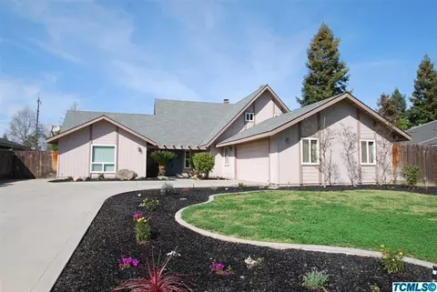3024 E Grove Ave, Visalia, CA 93292 photo 1