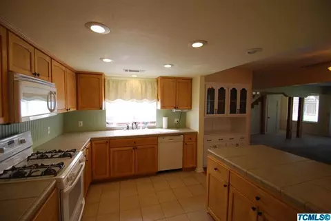 3024 E Grove Ave, Visalia, CA 93292 photo 3