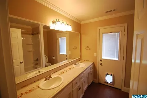 3024 E Grove Ave, Visalia, CA 93292 photo 10