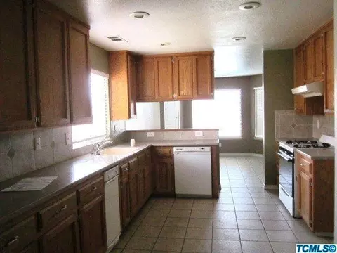 320 S Summit Dr, Visalia, CA 93292 photo 7