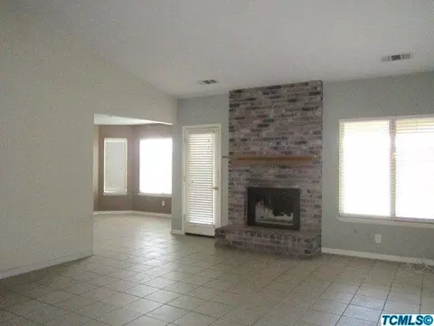 320 S Summit Dr, Visalia, CA 93292 photo 15