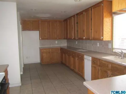 320 S Summit Dr, Visalia, CA 93292 photo 8