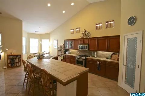 2216 N Mendonca Ct, Visalia, CA 93291 photo 4