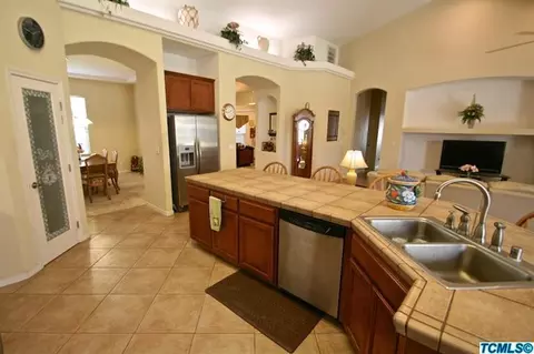 2216 N Mendonca Ct, Visalia, CA 93291 photo 10