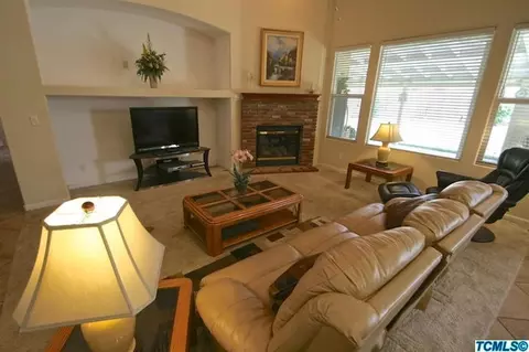 2216 N Mendonca Ct, Visalia, CA 93291 photo 12