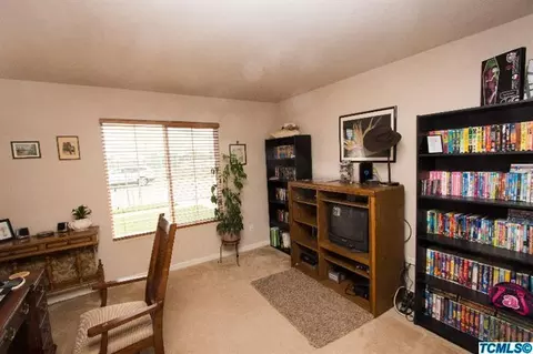 618 11th St, Sanger, CA 93657 photo 5