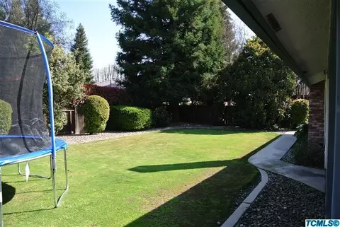 1020 E Cambridge Ave, Visalia, CA 93292 photo 8