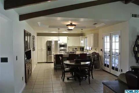 1020 E Cambridge Ave, Visalia, CA 93292 photo 7