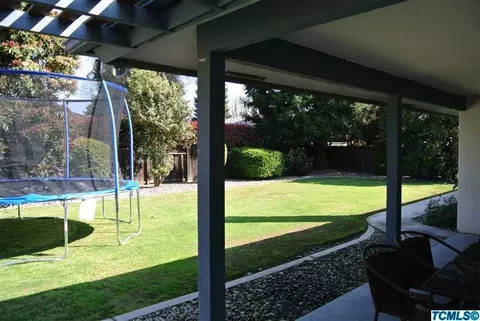 1020 E Cambridge Ave, Visalia, CA 93292 photo 9