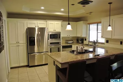 1020 E Cambridge Ave, Visalia, CA 93292 photo 6