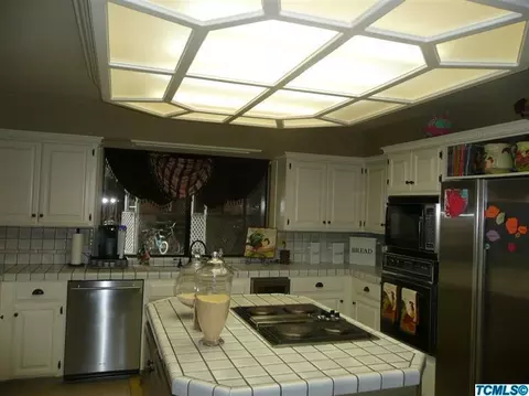 209 E Parkview Ave, Visalia, CA 93277 photo 8