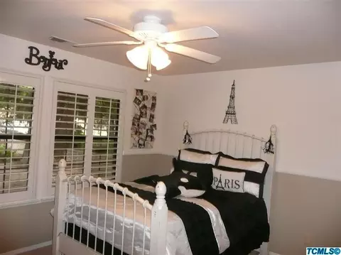 209 E Parkview Ave, Visalia, CA 93277 photo 13