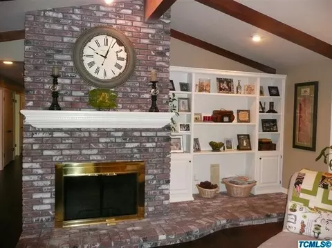 209 E Parkview Ave, Visalia, CA 93277 photo 6