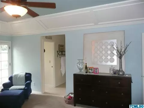 209 E Parkview Ave, Visalia, CA 93277 photo 12