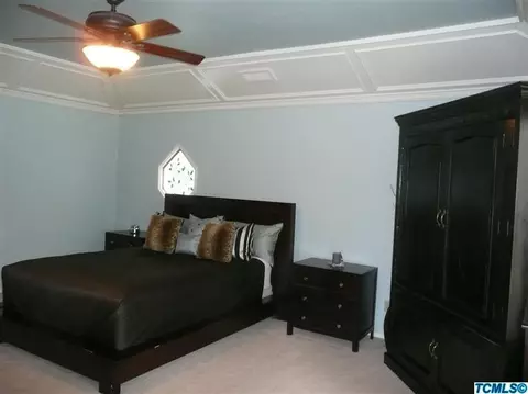 209 E Parkview Ave, Visalia, CA 93277 photo 11