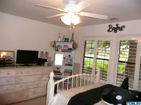 209 E Parkview Ave, Visalia, CA 93277 photo 14
