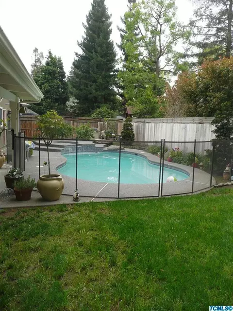 209 E Parkview Ave, Visalia, CA 93277 photo 24