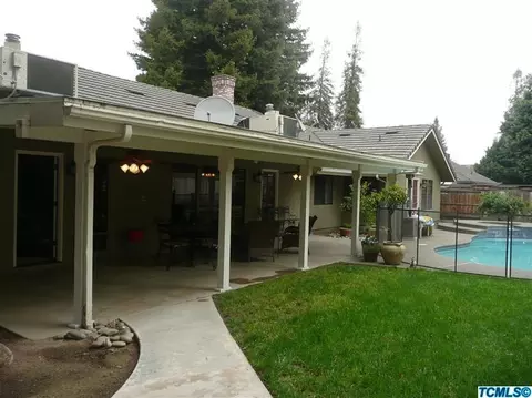 209 E Parkview Ave, Visalia, CA 93277 photo 21