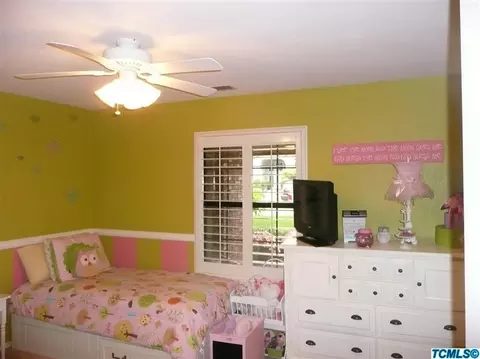209 E Parkview Ave, Visalia, CA 93277 photo 18