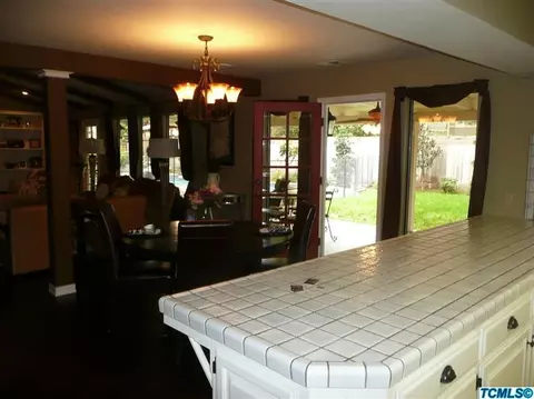 209 E Parkview Ave, Visalia, CA 93277 photo 9