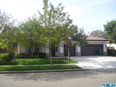 823 E Sunnyside Ave, Visalia, CA 93292 photo 2