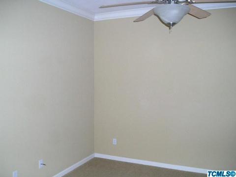 823 E Sunnyside Ave, Visalia, CA 93292 photo 12