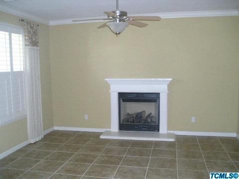 823 E Sunnyside Ave, Visalia, CA 93292 photo 3