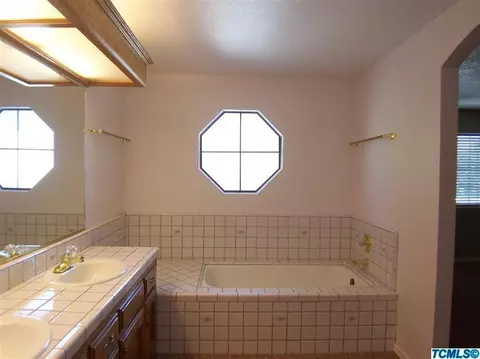 1291 E Fairview Ave, Tulare, CA 93274 photo 14