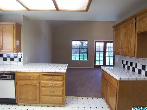 1291 E Fairview Ave, Tulare, CA 93274 photo 6