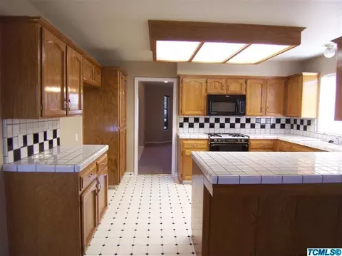 1291 E Fairview Ave, Tulare, CA 93274 photo 4