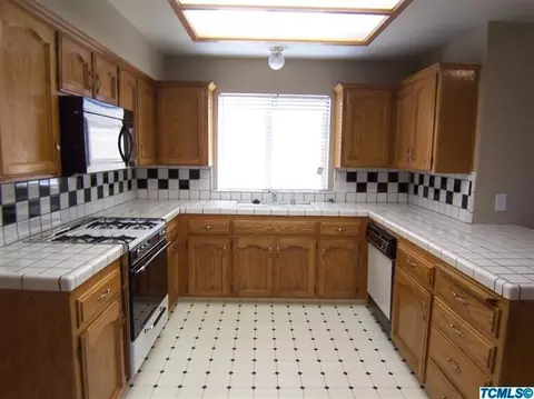 1291 E Fairview Ave, Tulare, CA 93274 photo 5