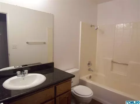 1438 E Brea Ave, Tulare, CA 93274 photo 5