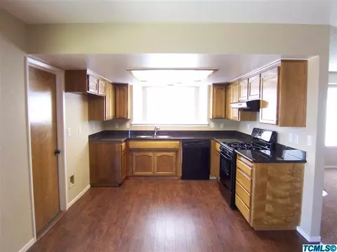 1438 E Brea Ave, Tulare, CA 93274 photo 3