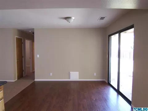 1438 E Brea Ave, Tulare, CA 93274 photo 4
