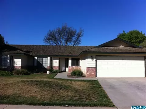 579 Blakeley Dr, Lemoore, CA 93245 photo 1