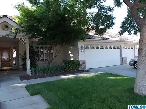 1548 E Paradise Ave, Visalia, CA 93292 photo 2