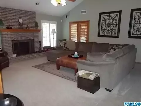 1548 E Paradise Ave, Visalia, CA 93292 photo 3