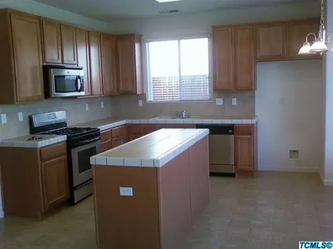 4303 E Cambridge Ave, Visalia, CA 93292 photo 4