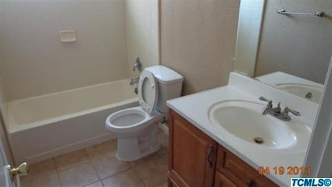 257 W Spring Ln, Lemoore, CA 93245 photo 2