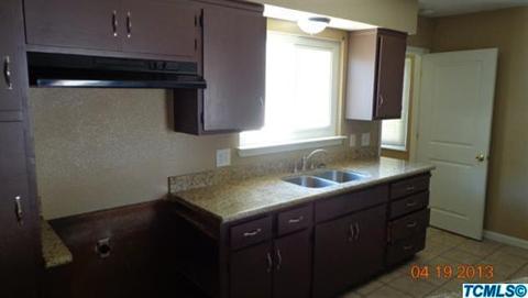 257 W Spring Ln, Lemoore, CA 93245 photo 4