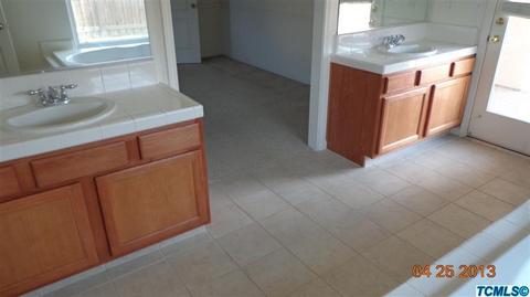 253 E Stanley Ave, Reedley, CA 93654 photo 6