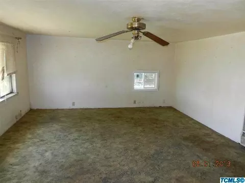 251 N Trinity Ave, Kerman, CA 93630 photo 3