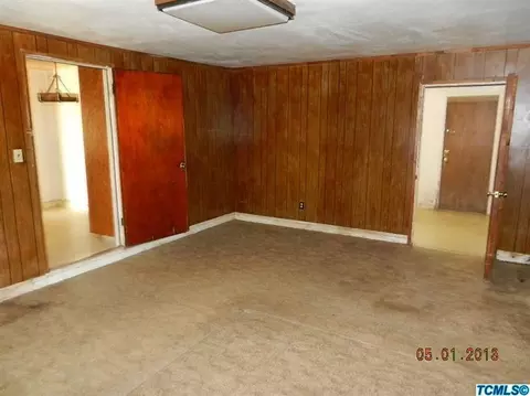251 N Trinity Ave, Kerman, CA 93630 photo 8