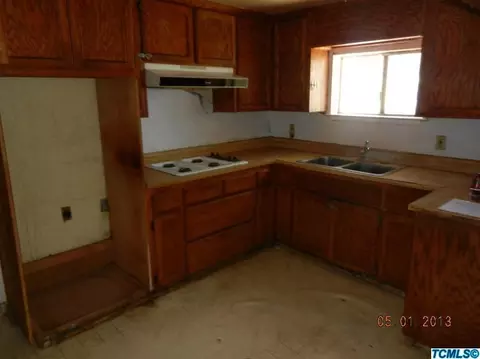 251 N Trinity Ave, Kerman, CA 93630 photo 5