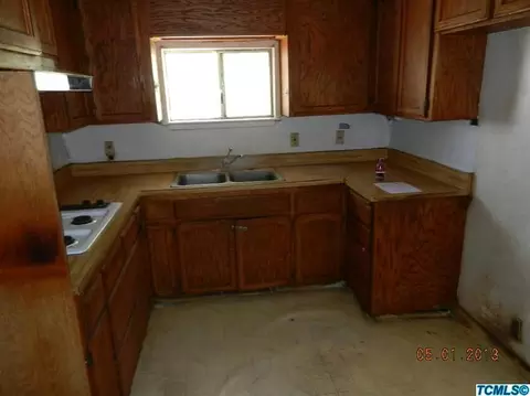 251 N Trinity Ave, Kerman, CA 93630 photo 6