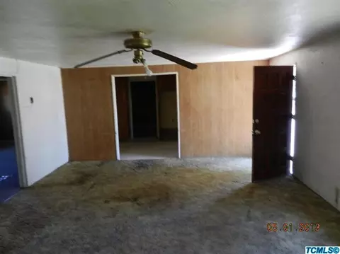251 N Trinity Ave, Kerman, CA 93630 photo 4