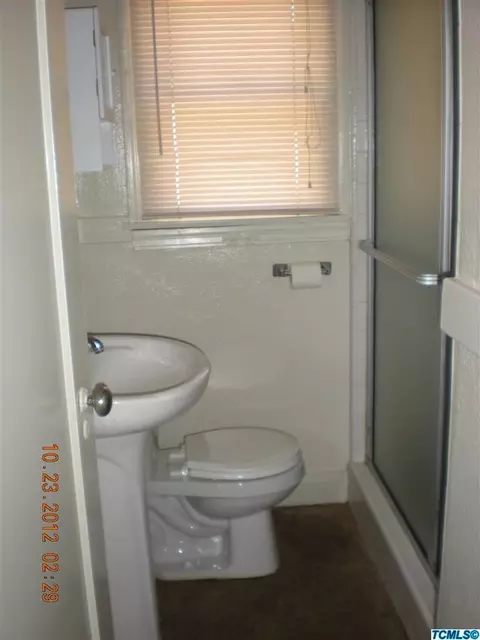 943 E Sycamore Ave, Tulare, CA 93274 photo 10