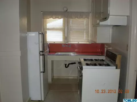 943 E Sycamore Ave, Tulare, CA 93274 photo 8