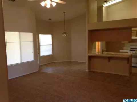 1273 E Davis Dr, Dinuba, CA 93618 photo 3